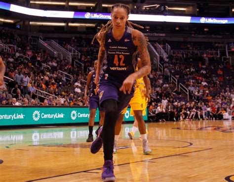 brittney griner shoe size|Brittney Griner Shoe Size Is Men’s 17: ‘I Think Bigger。